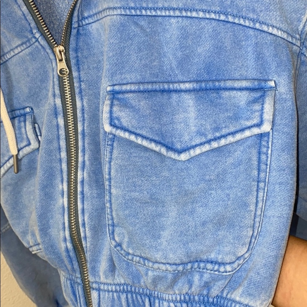 UO Cropped Hoodie - Picture 4 of 5